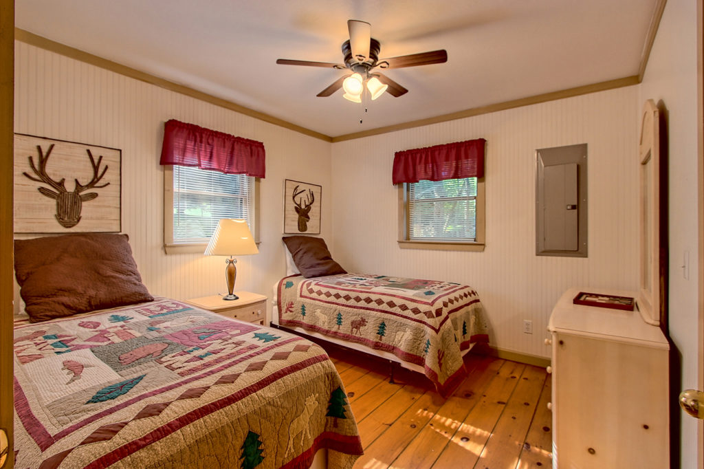 Cabin Rentals in Hiawassee, GA The Retreat at Hiawassee River