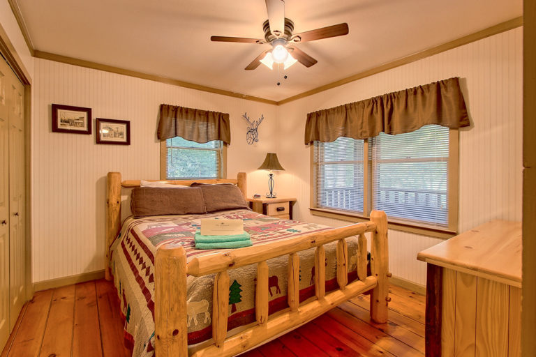 Cabin Rentals in Hiawassee, GA The Retreat at Hiawassee River