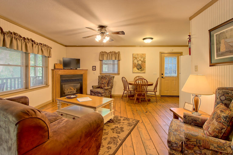 Cabin Rentals in Hiawassee, GA The Retreat at Hiawassee River