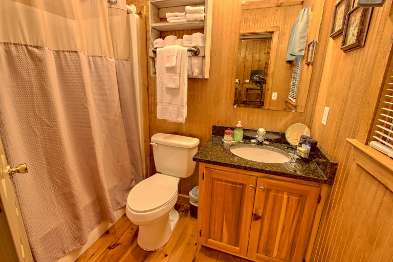 Cabin Rentals in Hiawassee, GA The Retreat at Hiawassee River