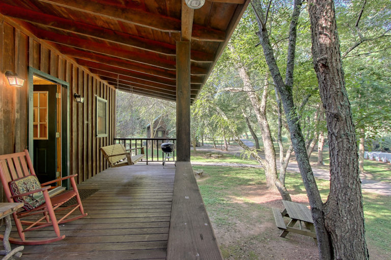 Cabin Rentals in Hiawassee, GA The Retreat at Hiawassee River