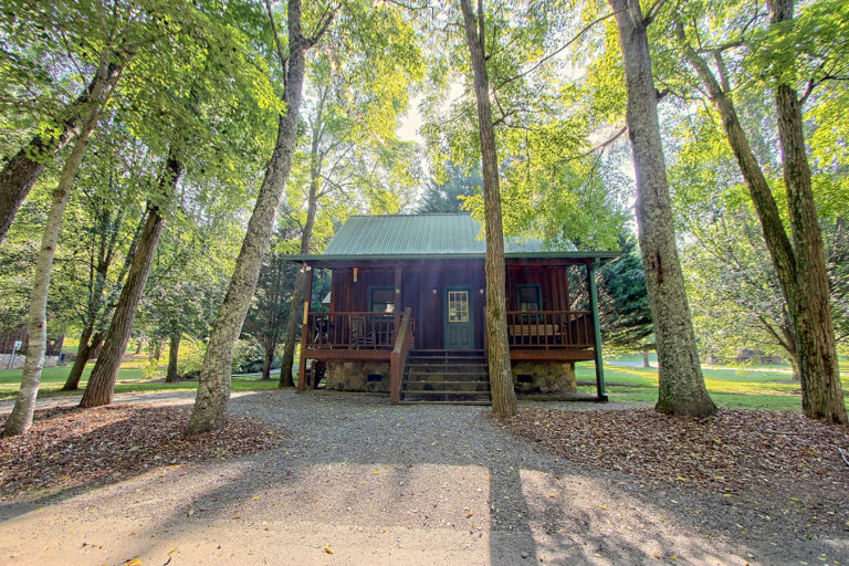 Cabin Rentals in Hiawassee, GA The Retreat at Hiawassee River