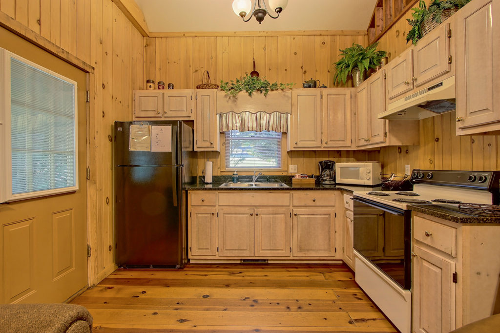 Cabin Rentals in Hiawassee, GA The Retreat at Hiawassee River