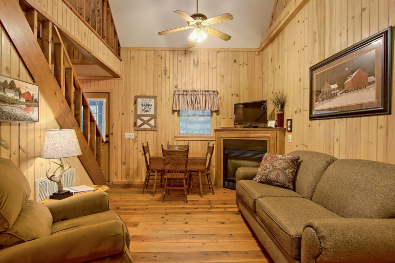 Cabin Rentals in Hiawassee, GA The Retreat at Hiawassee River