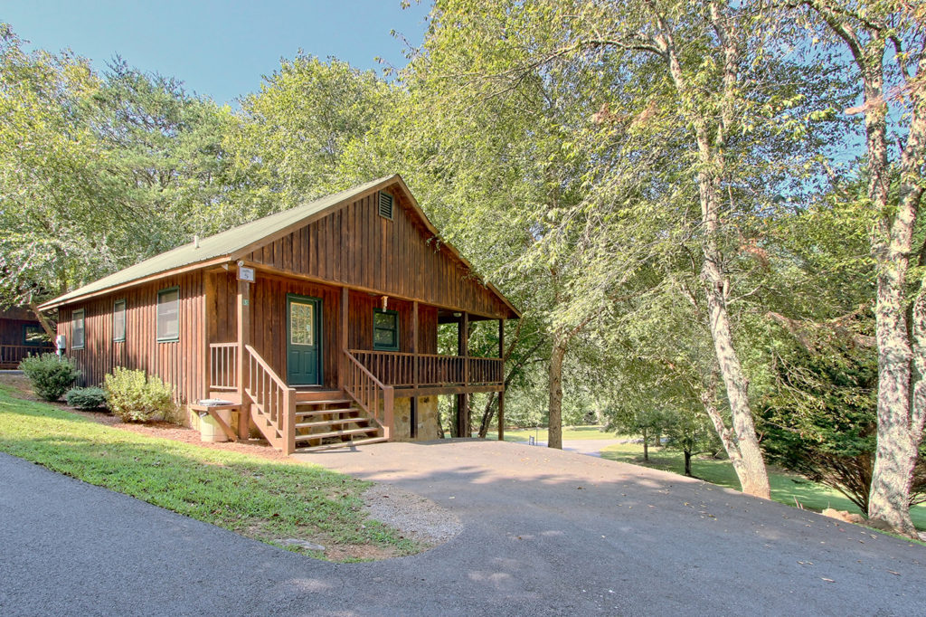 Cabin Rentals in Hiawassee, GA The Retreat at Hiawassee River