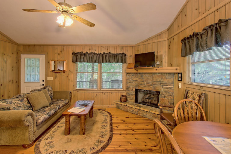 Cabin Rentals in Hiawassee, GA The Retreat at Hiawassee River