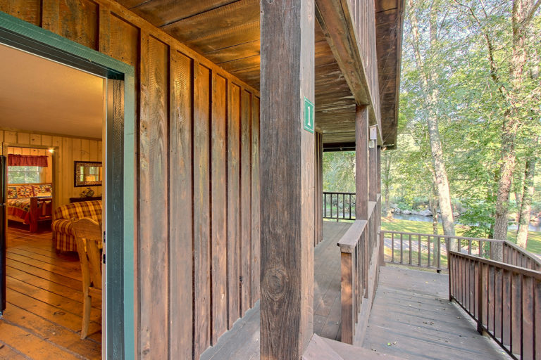 Cabin Rentals in Hiawassee, GA The Retreat at Hiawassee River