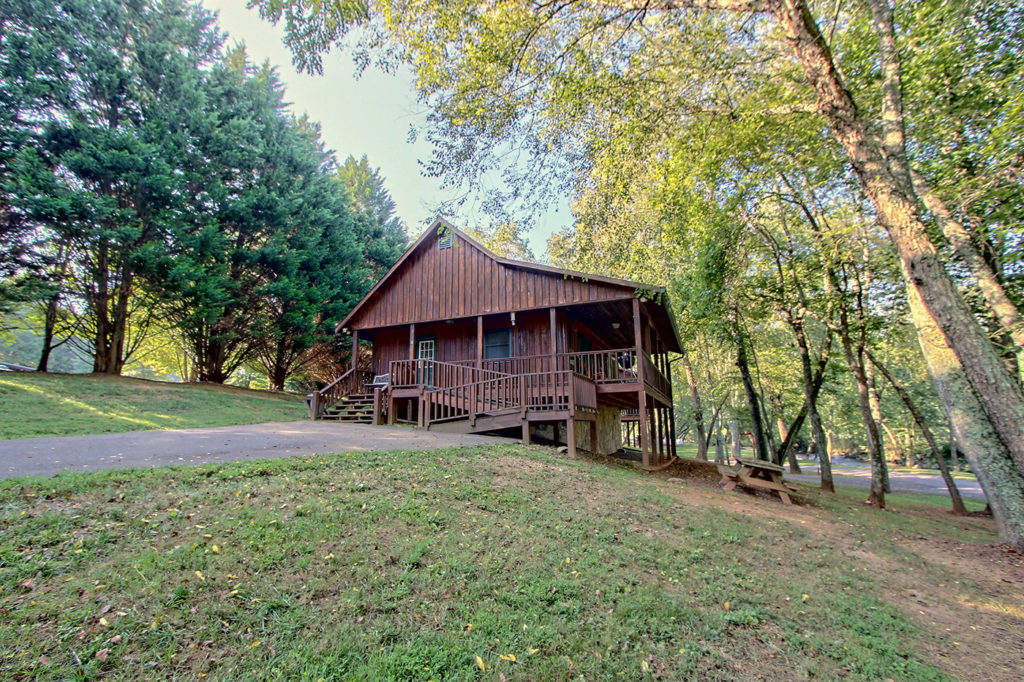 Cabin Rentals in Hiawassee, GA The Retreat at Hiawassee River