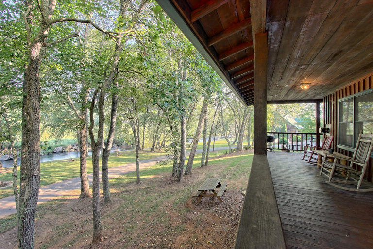 Cabin Rentals in Hiawassee, GA The Retreat at Hiawassee River