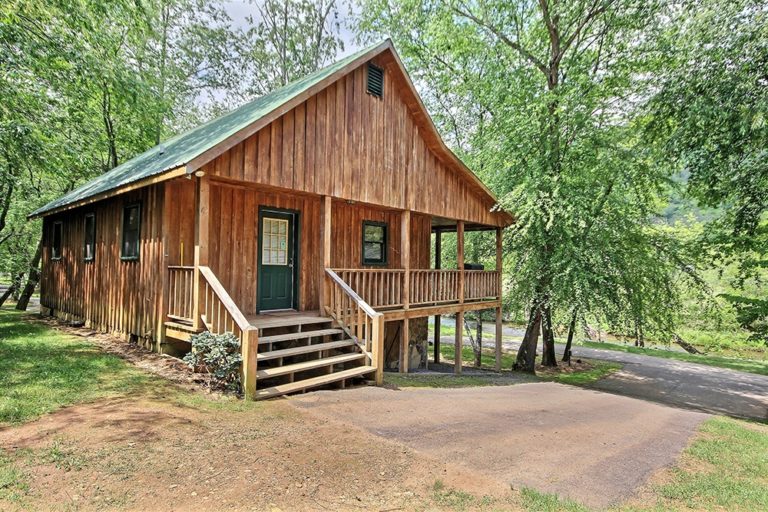 Cabin Rentals in Hiawassee, GA The Retreat at Hiawassee River